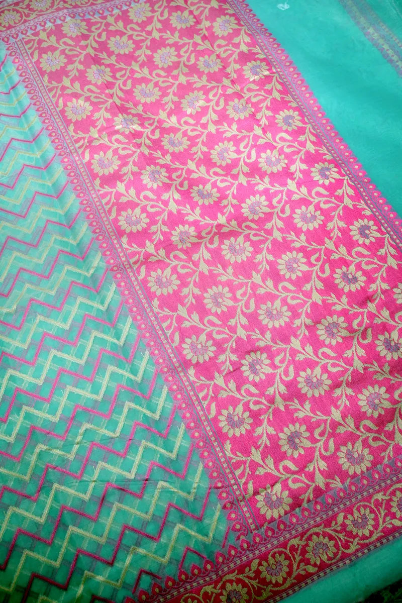 Turquoise Green Handloom Cotton Saree featuring Gold & Pink Chevron Pattern with Contrast Border(RLSS-264)