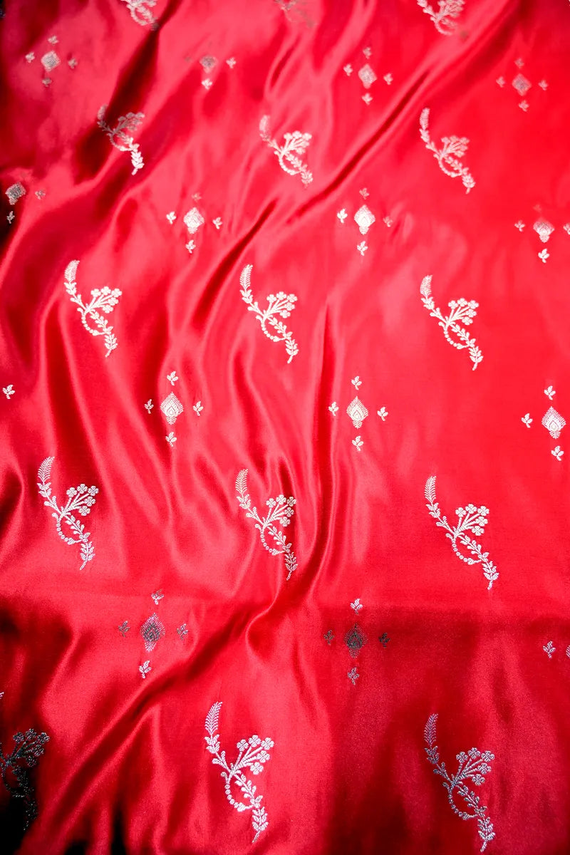 Bridal Sindoor Red Banarasi Silk Saree with Scalloped Golden Zari Floral Border (RLSS-286)